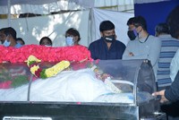 Chiranjeevi Pays Last Respcets to Sirivennela Sitaramasastri
